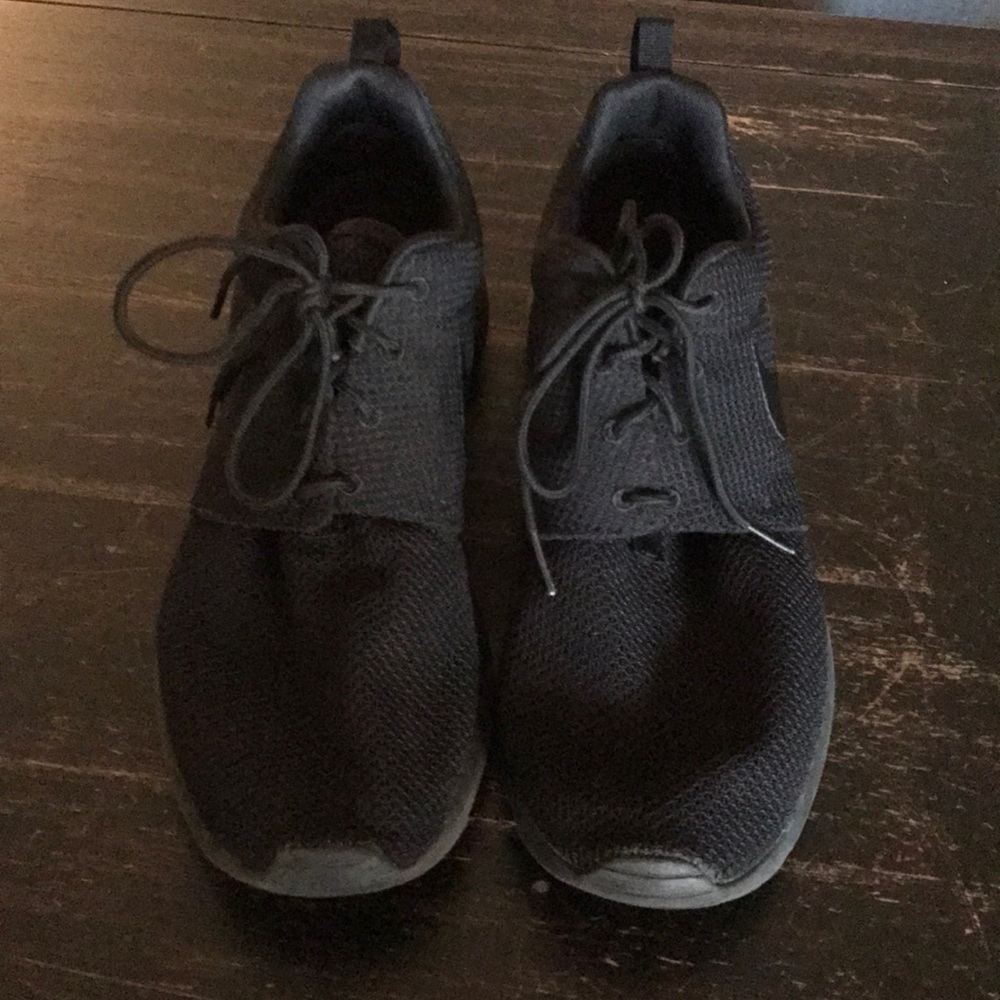 Nike All Black Roshe Ones men’s size 10.5